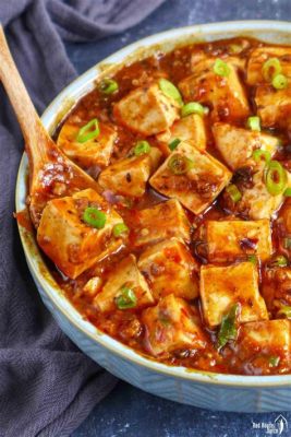  Mapo Tofu: Een pittige en romige beleving van Szechuanse smaken!