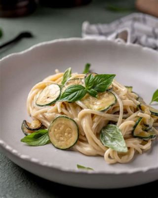  Spaghetti alla Nerano! A Culinary Symphony of Zucchini, Provolone and Fresh Basil